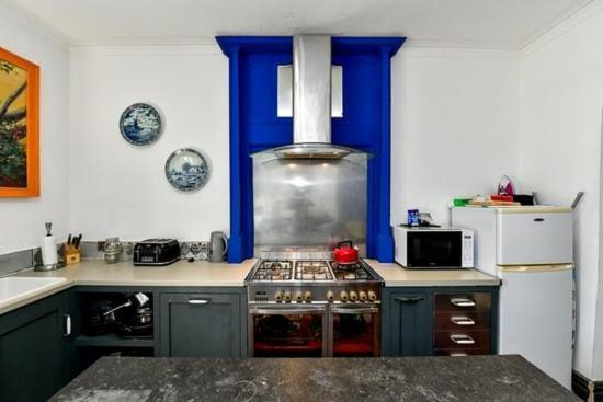 Quirky 4 Bedroom Apartment With Terrace Кардифф Экстерьер фото