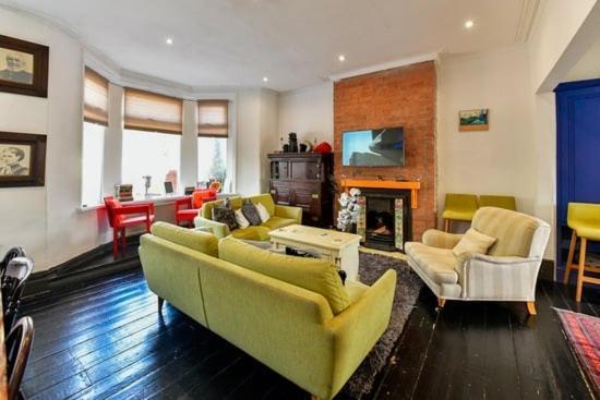Quirky 4 Bedroom Apartment With Terrace Кардифф Экстерьер фото